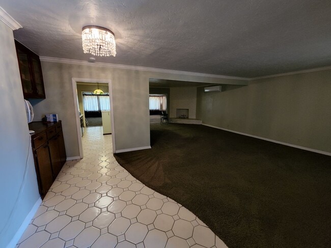 Building Photo - Excellent home on large lot for lease!