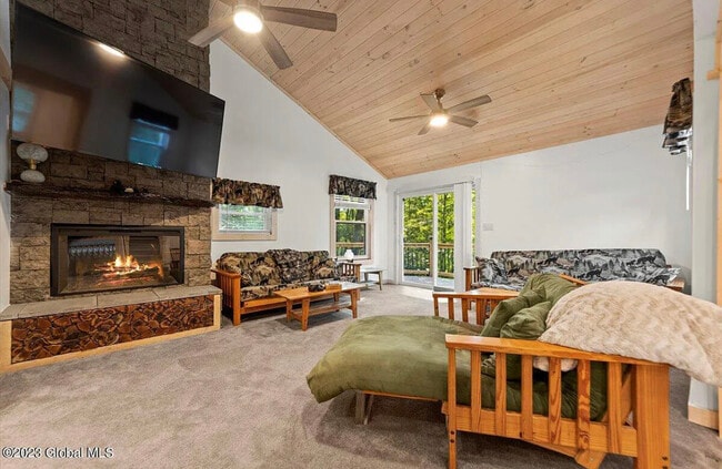 Building Photo - 374 Middle Rd