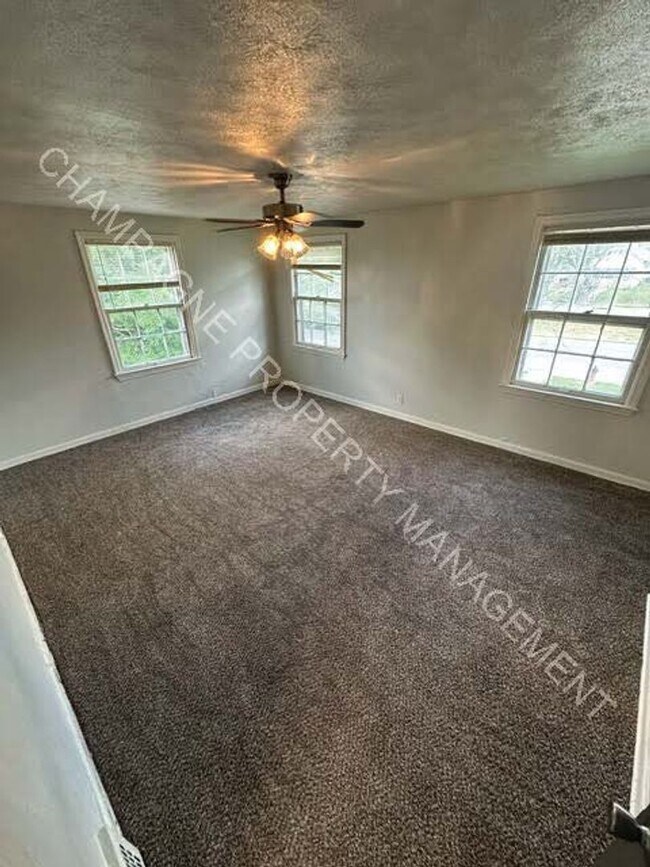 Building Photo - 5400 Swope Pkwy
