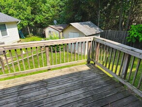Building Photo - Charming Silver Oaks Rambler Ready for You!