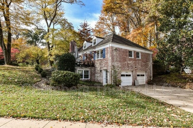 Building Photo - 3061 N Oakland St