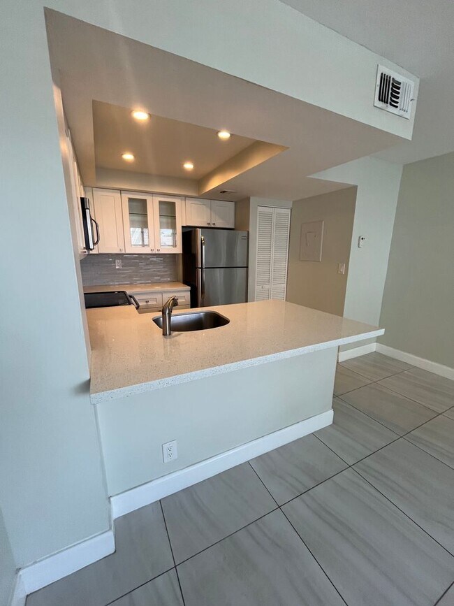 Building Photo - ONE BEDROOM ONE BATHROOM! FULLY RENOVATED Stainless Appliances!