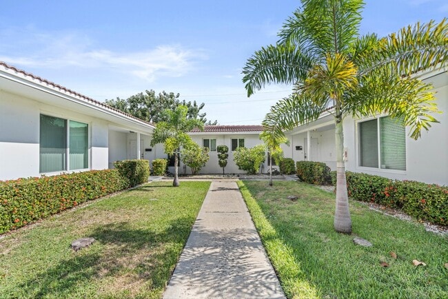 Building Photo - 541 NE 44th St