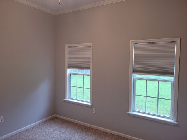 Building Photo - Spacious 4-Bedroom Home with Modern Amenit...