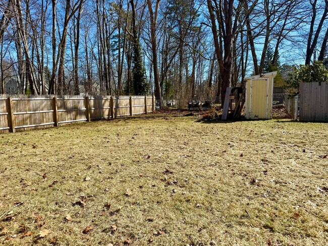 Building Photo - Sunny 1+ Bedroom Single family Home