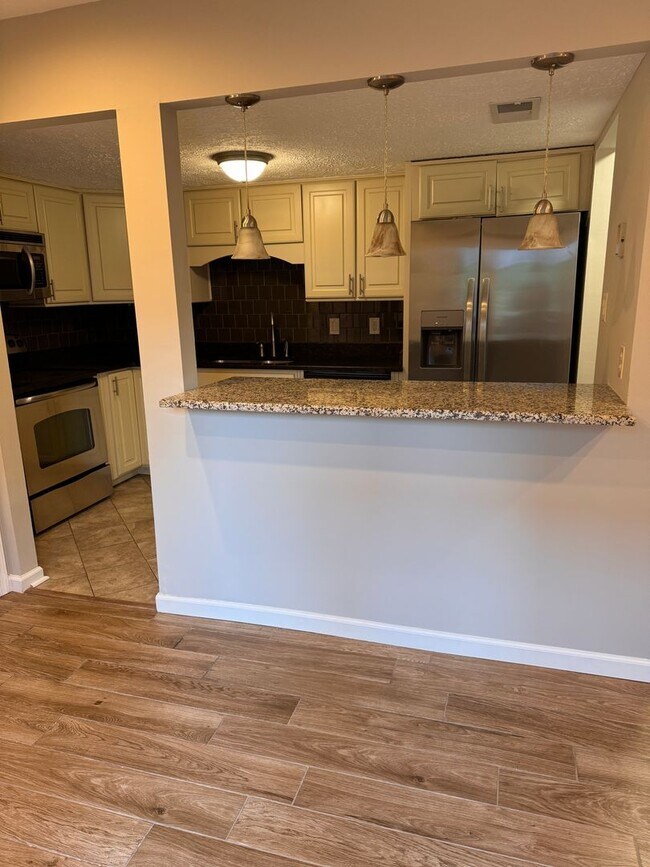 Building Photo - 3 Bedroom || 2.5 Bathroom - Townhome