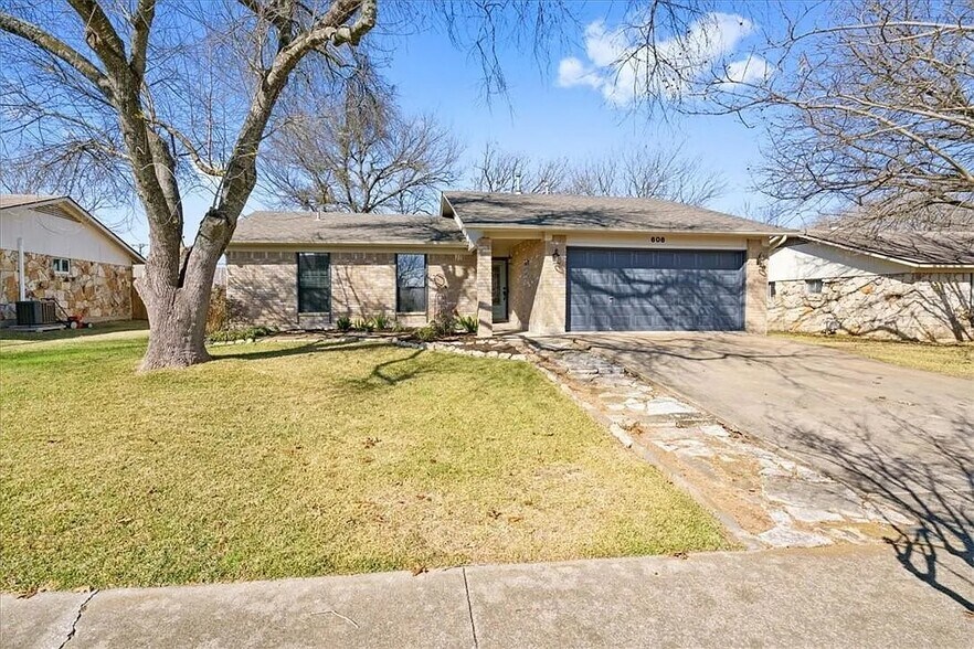 Building Photo - 606 Quail Run Rd