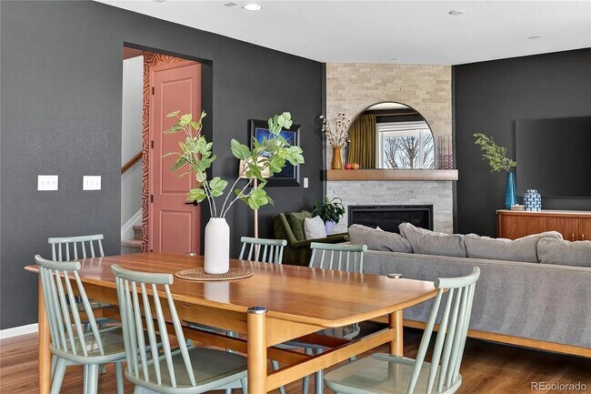 Building Photo - 949 N Undergrove Way