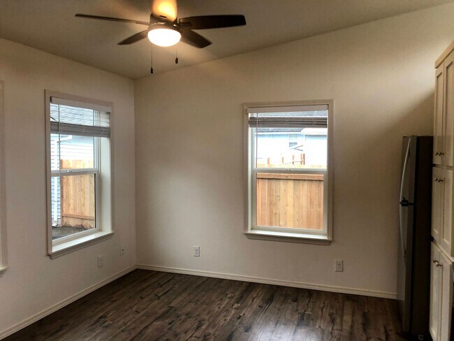Building Photo - 5251 SE Bybee Blvd