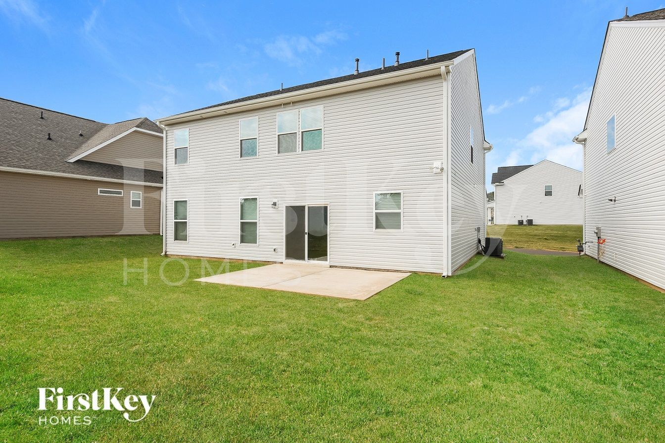 Building Photo - 300 Stonefence Dr