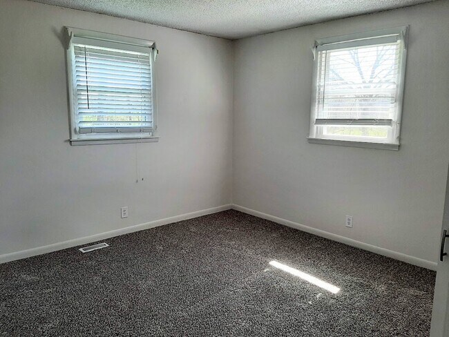 Building Photo - 601 Caldwell Dr