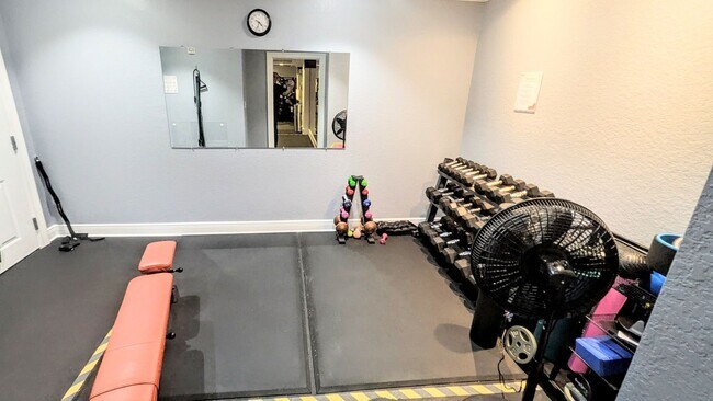 Building Photo - ANNUAL TURNKEY FURNISHED OPTIONAL downtown Sarasota in luxury condominium!