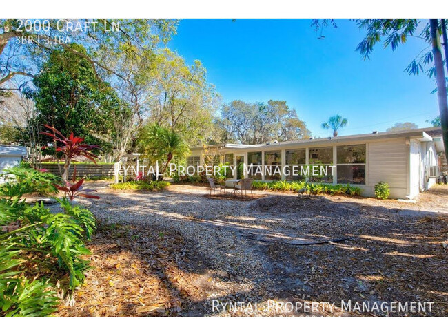 Building Photo - Sarasota Gem! Stunning 3/3.5 Home with Bac...