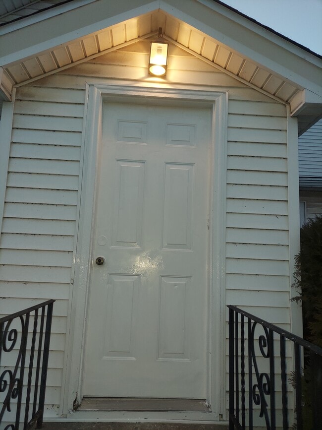 Building Photo - 123 Oak St