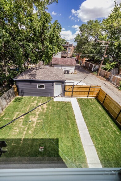 Building Photo - 717 N Parkside Ave