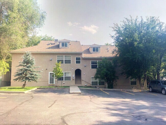 Building Photo - Downtown Glenwood Springs Condo