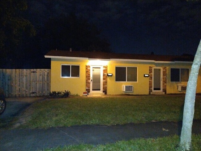 Building Photo - 1717 SW 11th St