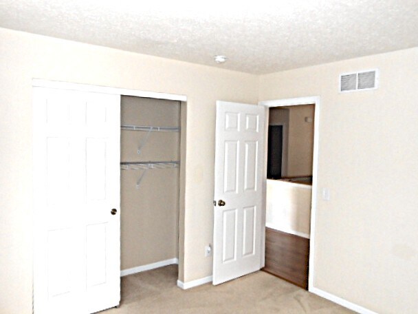 Building Photo - 211 Cherrytree Ln