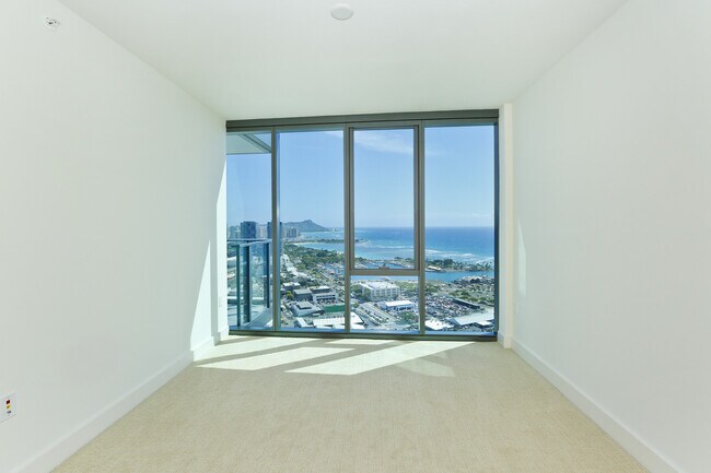 Building Photo - Live in the Heart of Kakaako!