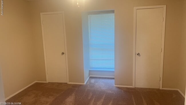 Building Photo - 421 Stonecreek Dr