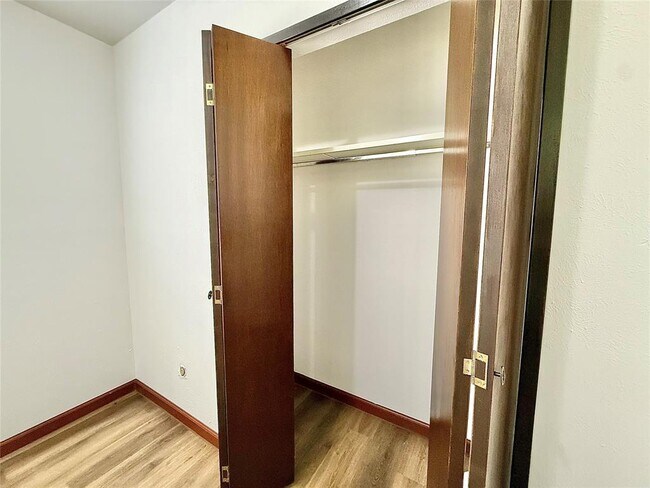 Building Photo - 7111 El Sereno Dr