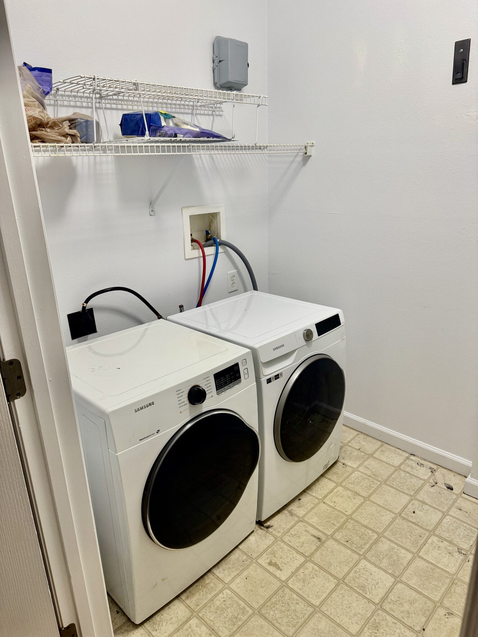 Laundry room - 4833 Cypress Woods Dr