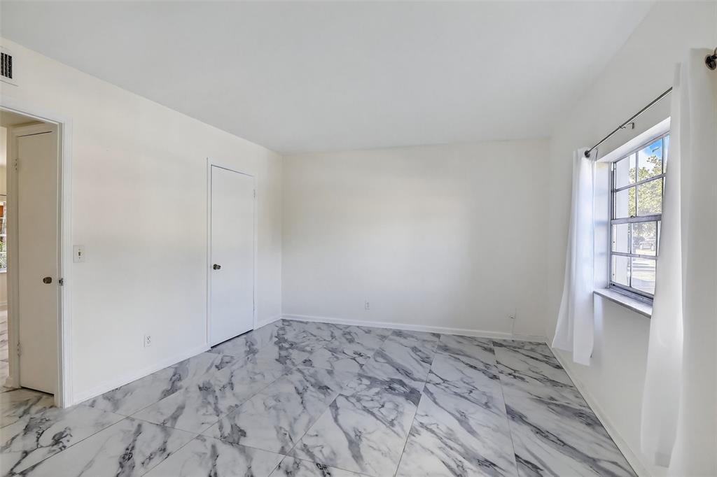 Building Photo - 1405 Miami Rd