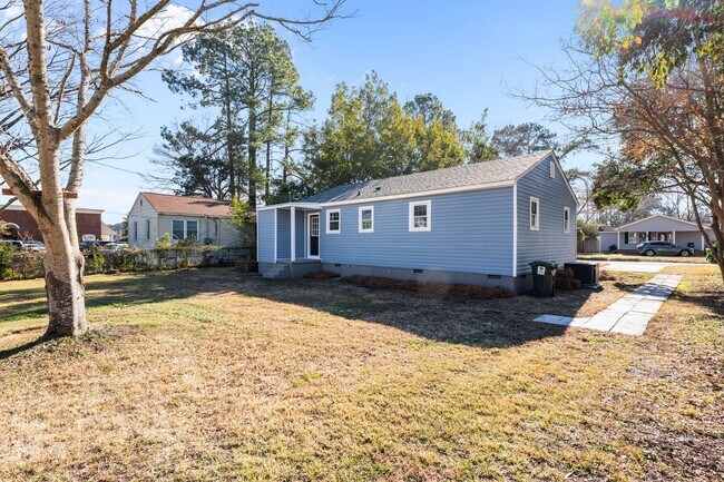 Building Photo - Three bedroom home for rent