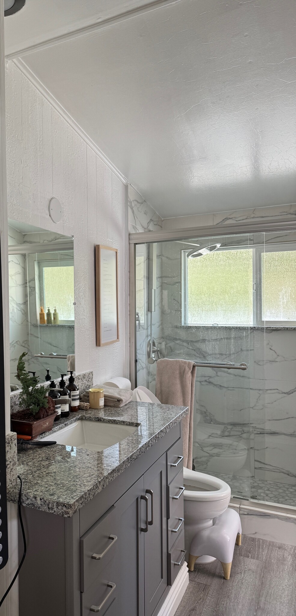 bathroom - 25410 Malibu Rd