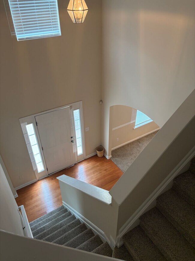 Building Photo - Large Home in Established Neighborhood