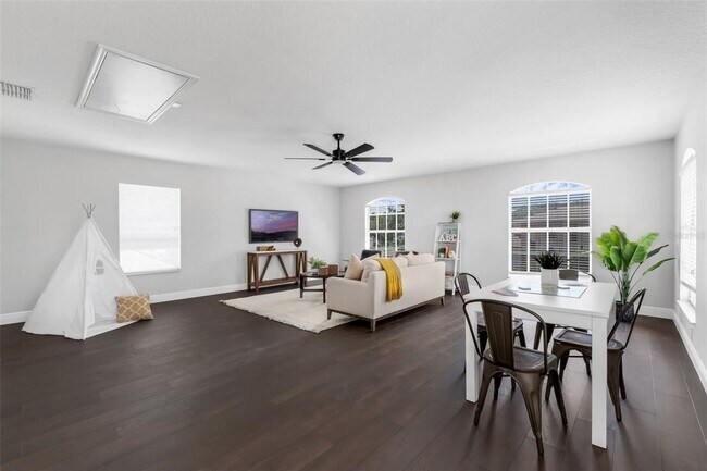 Building Photo - 1121 Needlewood Loop