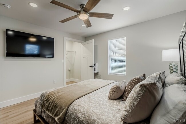 Building Photo - 1104 Main St