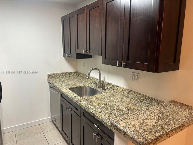 Building Photo - 10740 N Kendall Dr