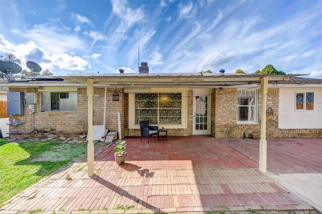 Building Photo - 6227 S Pinesap Dr