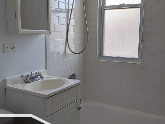 Building Photo - 2600 N Kimball Ave