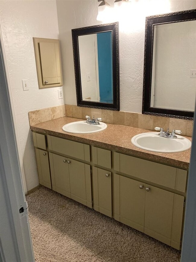 Building Photo - 2905 NE Tortoise Dr