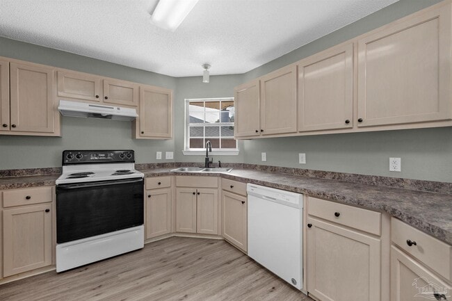 Building Photo - 6707 Cedar Ridge Cir