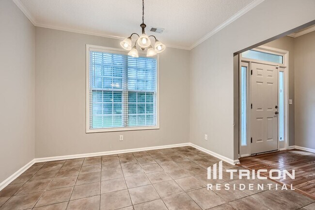 Building Photo - 150 Heathridge Dr