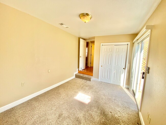 Building Photo - Adorable Home in Mid-town Sacramento!