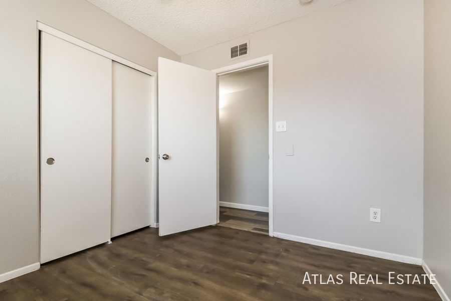 Building Photo - 1323 W Rosemonte Dr