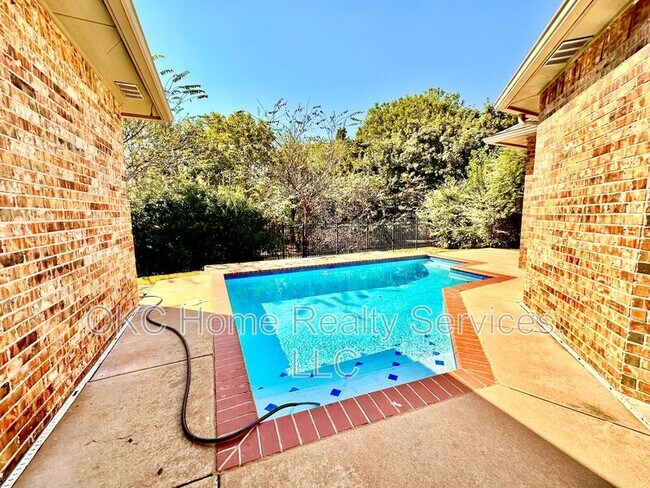 Building Photo - 1216 NW 190th Pl