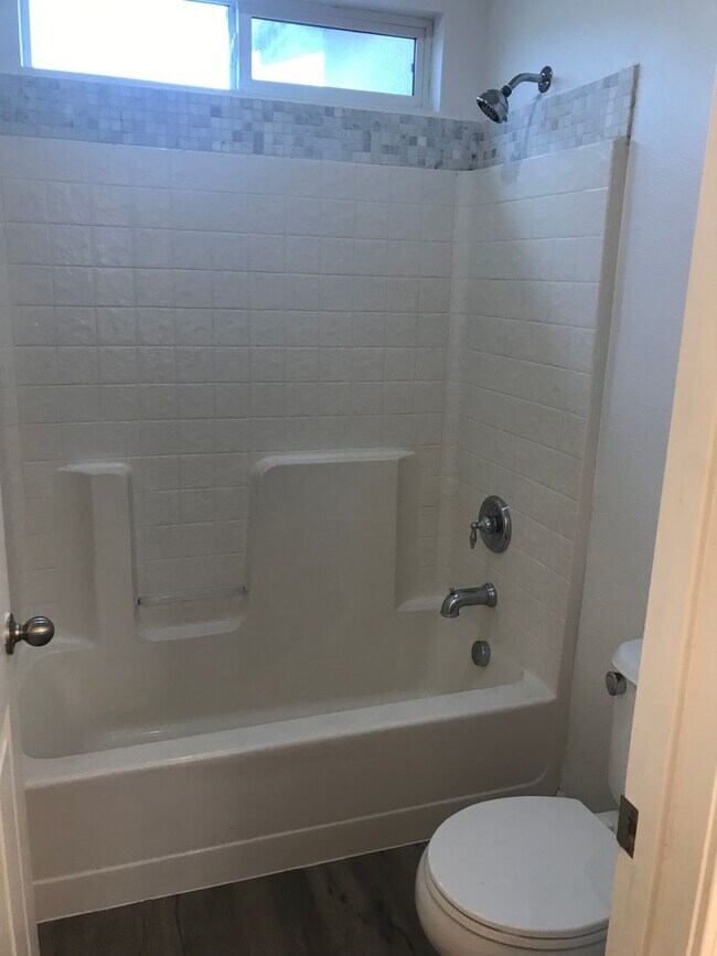 Building Photo - 4BR|2.5BA Townhome w/Garage|Yard|Water |Se...