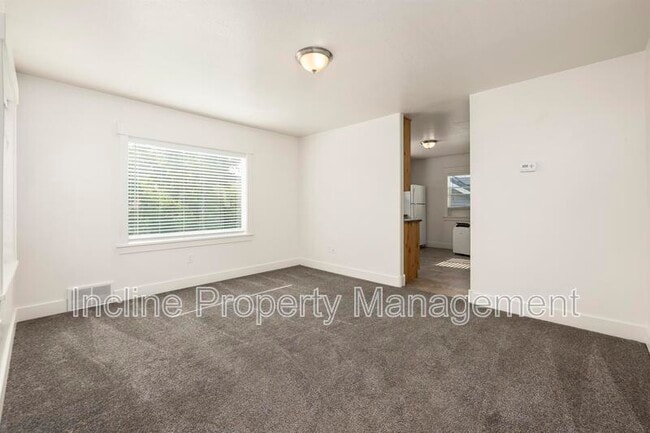 Building Photo - 792 500 N