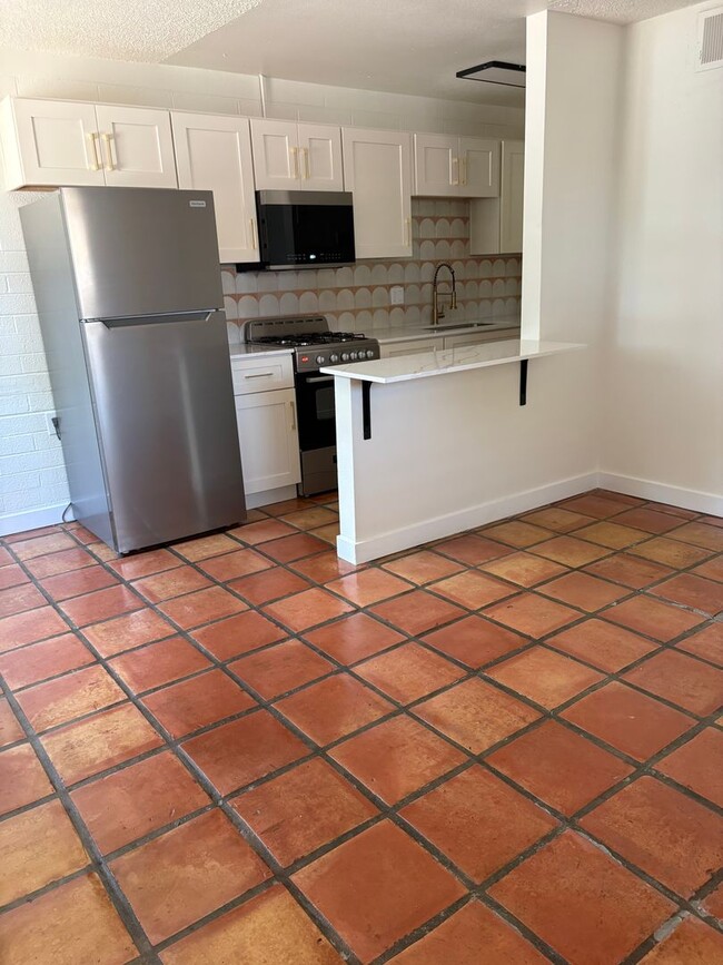Building Photo - 817 S Melody Ln