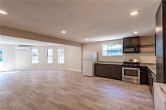 Building Photo - 1412 Vargas Rd