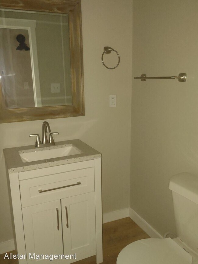 Building Photo - 3 br, 2.5 bath House - 1038 Cedarhill Drive