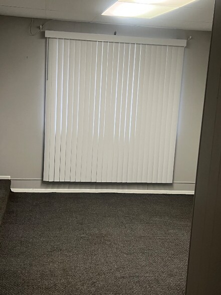 Building Photo - 505 W 53rd Ave