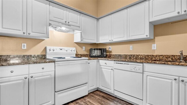 Building Photo - 410 S Armenia Ave