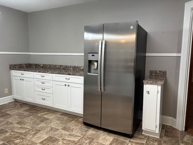 Building Photo - 3-4 bed, 2 bath with full basement in Asheboro