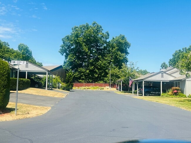Building Photo - Salmon Creek Condo with Swim, hot tub and ...